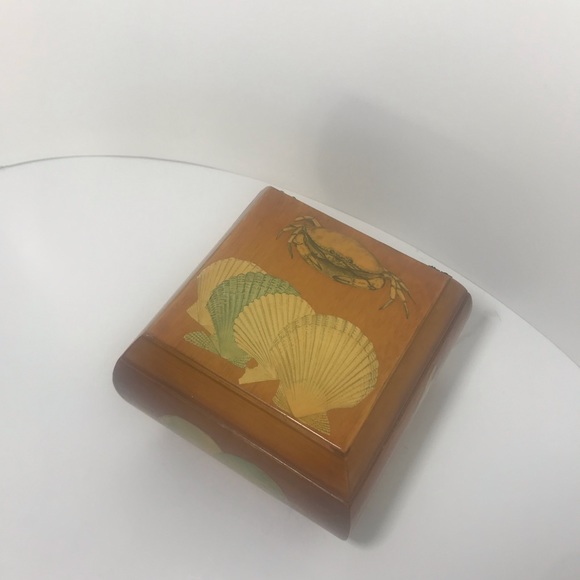 Vintage Wooden Box Jewelry Trinket Sea Shell Crab Detail. 
Excellent condition! - Picture 7 of 15